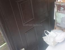 Продам срочно 4 китайских дверейпо 6500т и одна деревяная без рамы цена договарная, и две люстры договор.писать воцап рочно