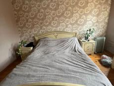 Мебель. кровать,2 тумбы,комод и шкаф.