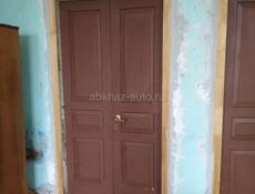 Звонить или писать на Вотсапп 7752026 Продаются деревянные двери,отдам каждую за три тысячи ,не покрашенные отдам бесплатно