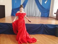 Продаётся вечернее платье одевалась один раз и то на пару часов 