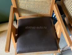 Продается комплект из 4 стульев и стола 