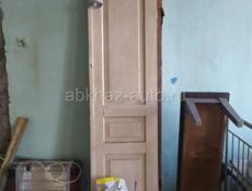 Продаются 8 шт отриставрированных деревянных дверей Высота 2/10 см  Ширина 54 см  каждая 3 тысячи рублей,две другие в подарок и комод Звонить или писать на Вотсапп 7752026