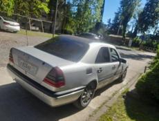 Mercedes-Benz 124