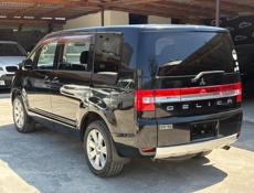 Mitsubishi Outlander XL