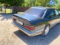 Mercedes-Benz 124
