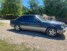 Mercedes-Benz 124