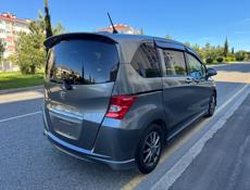 Honda FR-V