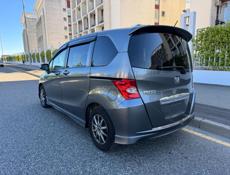 Honda FR-V