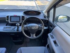 Honda FR-V
