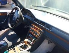Mercedes-Benz 124