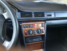Mercedes-Benz 124