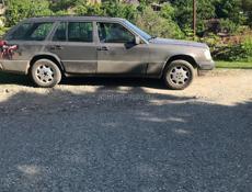 Mercedes-Benz 124