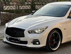Infiniti Q30
