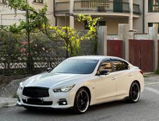 Infiniti Q30