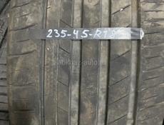 235-45 R18 
