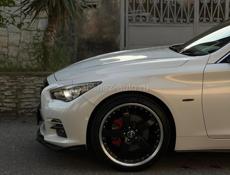 Infiniti Q30