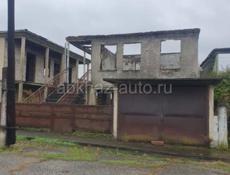 Продаю участок с домом дом можно спасти при желании не далеко от рынка место отличное 