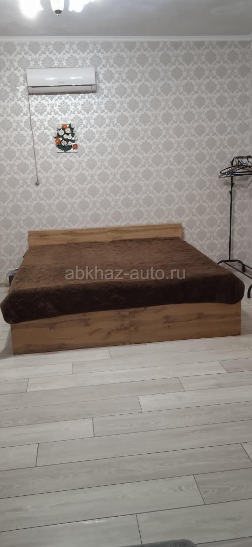 Сдам отдыхающим, с первого июня  в пяти минутах от берега  две  двухместные комнаты на большую семью.  Можно писать , звонить и сюда.±79407299190 . .   