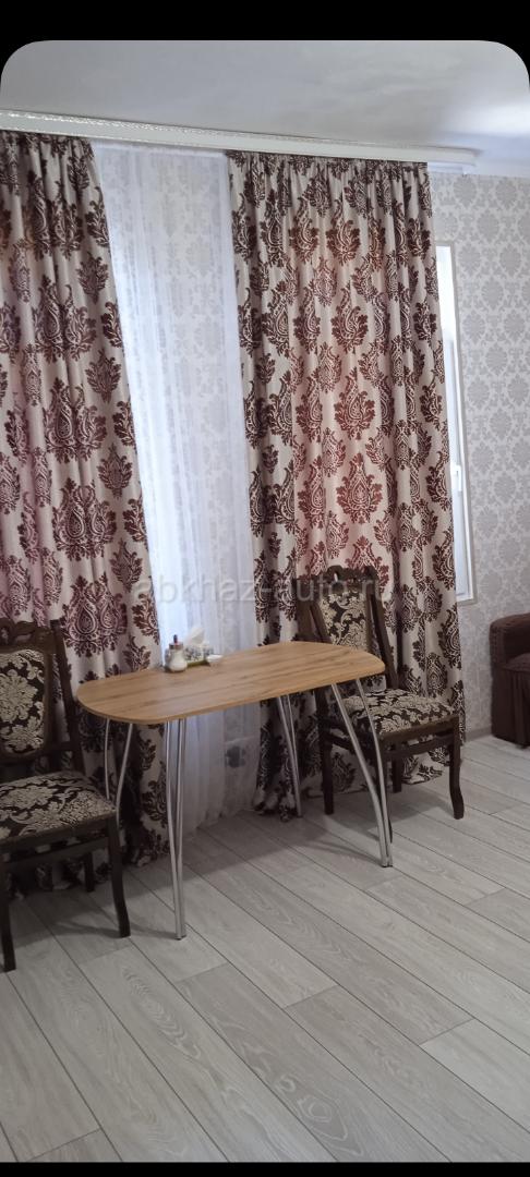         Сдам отдыхающим,  с 1 июня    двухместный  номер -студию  с отдельным  входам, в пяти минутах от берега ,  звонить  или писать можно и  сюда ±79407299190  .    0.
