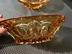 2 вазы - конфетницы из карамельного стекла. 
