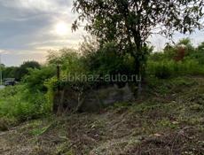 Участок со строением под дом
