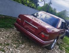 Mercedes-Benz 124
