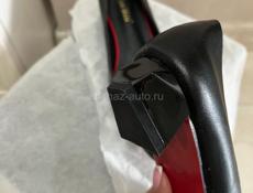 Новые туфли на маленьком каблуке 