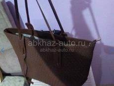 Продаётся новая вешалка, отдам за 2 тыс  Сумка новая за 700  Звонить или писать на ватсап 7752026