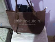 Продаётся новая вешалка, отдам за 2 тыс  Сумка новая за 700  Звонить или писать на ватсап 7752026