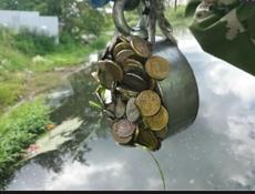 Новых два бинокля и магнит .