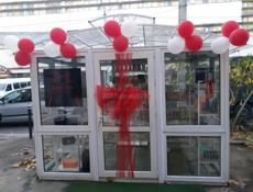 Продам магазин.Каркас железный полный комплект стекла.Размер 3на2.
