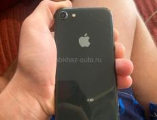 Продаю айфон 8 