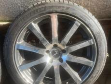 235/45 R19