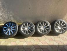 235/45 R19