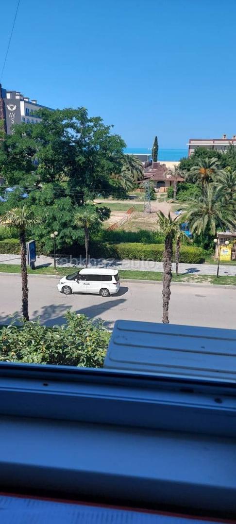 Сдаю двухкомнатную квартиру в центре города Гагра 