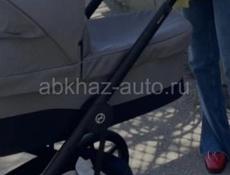 Коляска cybex 3 в 1. Безумно удобная ,проходимая . Автокресло можно вставить в шасси .