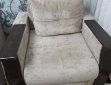 Срочно продаётся диван с креслами в идеальном состоянии пользовались пару месяцев