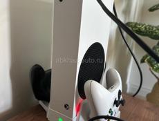 Xbox Series S с играми 