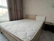 Двухспальная кровать с матрасом . Доствка есть ! 