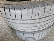 275 40 R22  BRIDGESTONE 