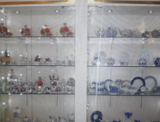  «Императорский фарфор» мебель с бывшего магазина 