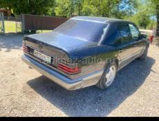 Mercedes-Benz 124
