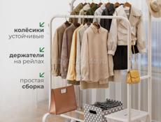 Напольная вешалка с колесами. Новая можно  писать  звонить и сюда  ±79407299190 доставка по городу бесплатна. 