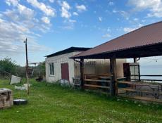 Кафе на берегу моря, 10 метров и уже пляж 