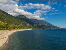 В кафе на берегу , официантка 