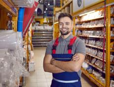 Работник в строительный магазин 