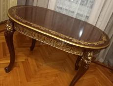 Продам столы и стулья и камод с зеркалом