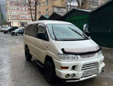 Mitsubishi L 400