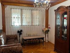 Сдаётся двухкомнатная кв под ключ, в центре города Гудаута ( только отдыхающим) цена 4000т Тел: +79409990390