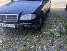Mercedes-Benz 200-Series